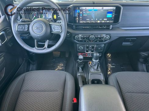 Used 2025 Jeep Wrangler Unlimited Rubicon 4xe w/ Convenience Group AWD/4WD image 14