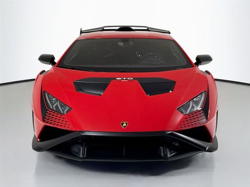 Used 2022 Lamborghini Huracan STO image 11
