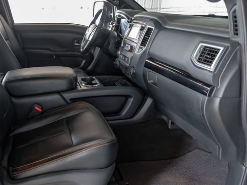 Used 2018 Nissan Titan SL w/ Midnight Edition AWD/4WD image 11