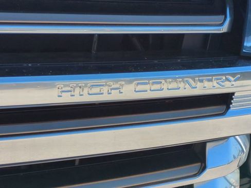 Used 2022 Chevrolet Suburban High Country AWD/4WD image 13