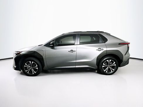 Used 2025 Toyota bZ4X FWD image 4
