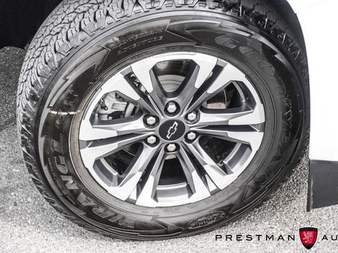 Used 2022 Chevrolet Colorado Z71 AWD/4WD image 2