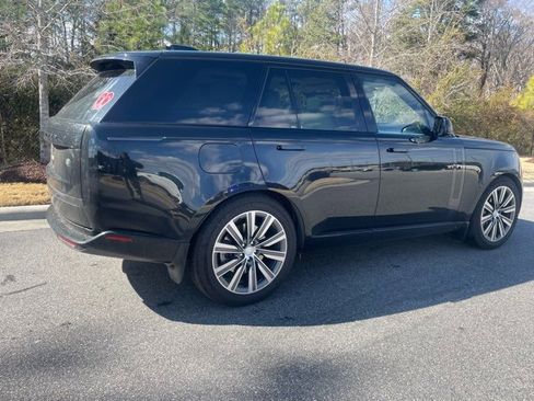 Used 2023 Land Rover Range Rover SE image 2