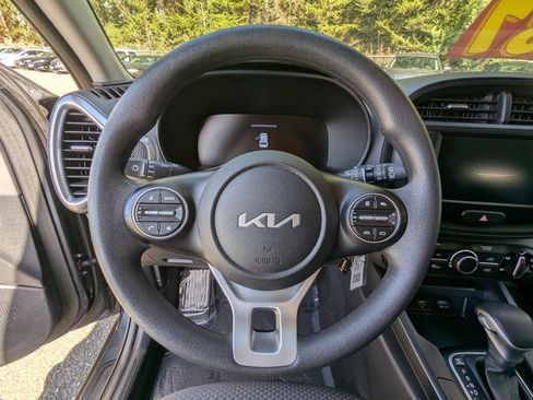 Used 2023 Kia Soul LX w/ Option Group 015 FWD image 15