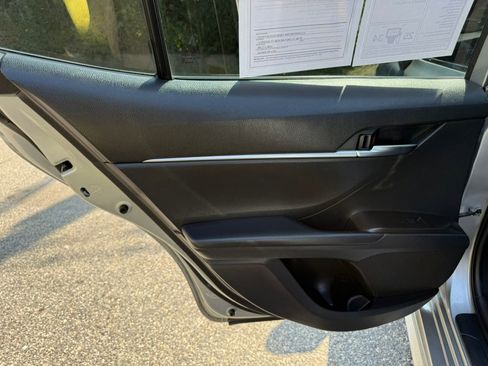 Used 2022 Toyota Camry SE w/ Carpet Mat Package (TMS) AWD/4WD image 18