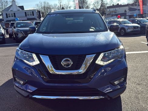 Used 2018 Nissan Rogue SL image 2