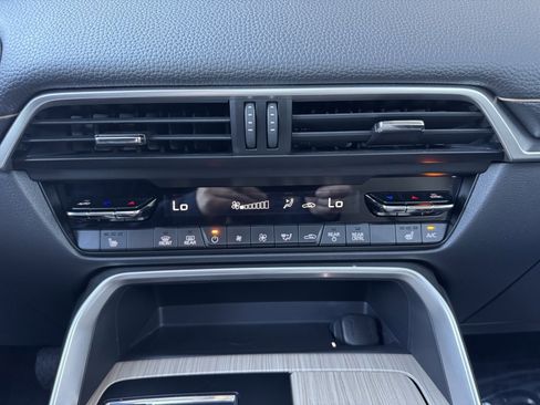 Used 2024 MAZDA CX-90 Plug-In Hybrid w/ Premium Pkg image 24