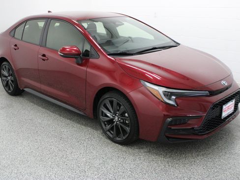 Used 2025 Toyota Corolla SE FWD image 4