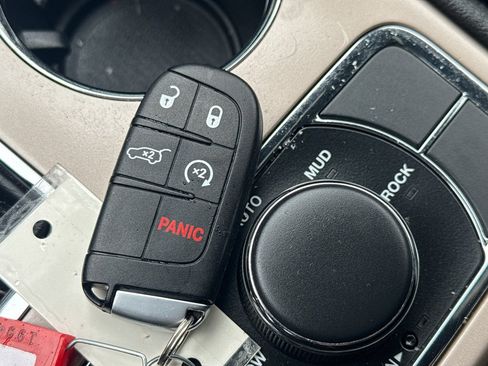 Used 2017 Jeep Grand Cherokee Limited w/ Trailer Tow Group IV image 36