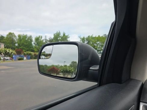 Used 2018 Ford Edge SE FWD image 21