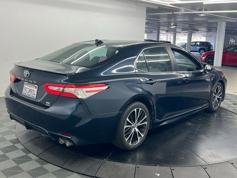 Used 2020 Toyota Camry SE w/ Cold Weather Package image 5