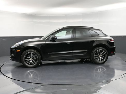 Certified 2024 Porsche Macan image 2