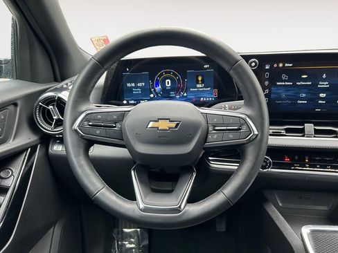 Used 2025 Chevrolet Equinox LT AWD/4WD image 14