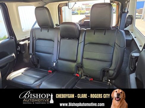 Used 2022 Jeep Wrangler Unlimited Sahara w/ LED Lighting Group AWD/4WD image 20