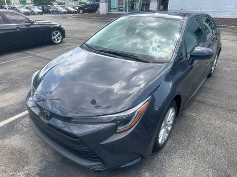 Used 2024 Toyota Corolla LE w/ LE Convenience Package FWD image 2
