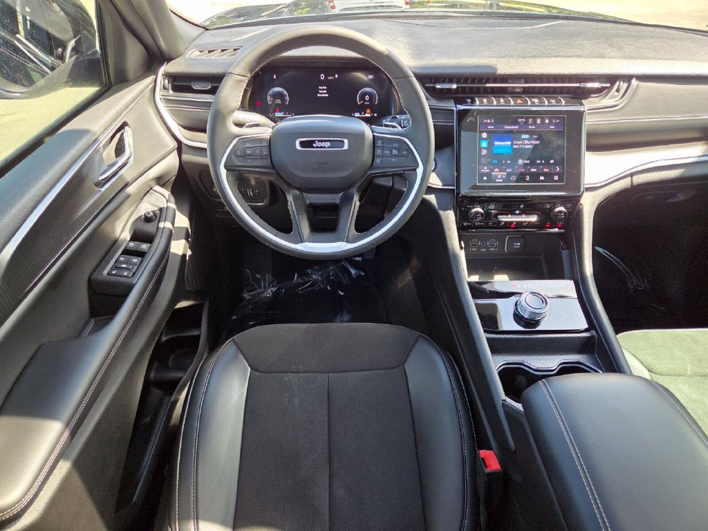 Used 2024 Jeep Grand Cherokee L Altitude AWD/4WD image 28