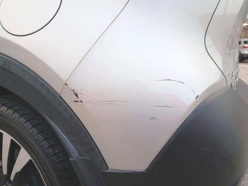 Used 2018 Nissan Kicks SV image 18