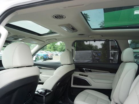 Used 2022 Kia Telluride SX w/ Towing Package AWD/4WD image 13