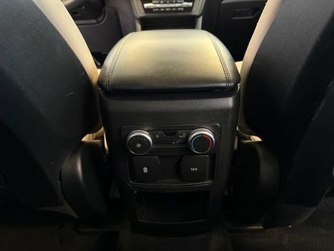Used 2020 Ford Explorer XLT AWD/4WD image 23