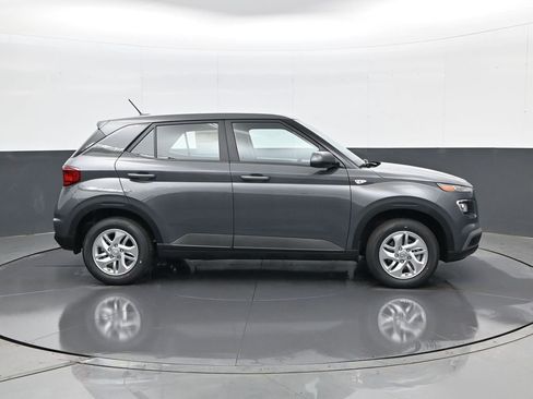 New 2026 Hyundai Venue SE image 4
