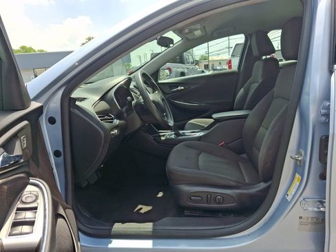Used 2017 Chevrolet Malibu LT FWD image 15