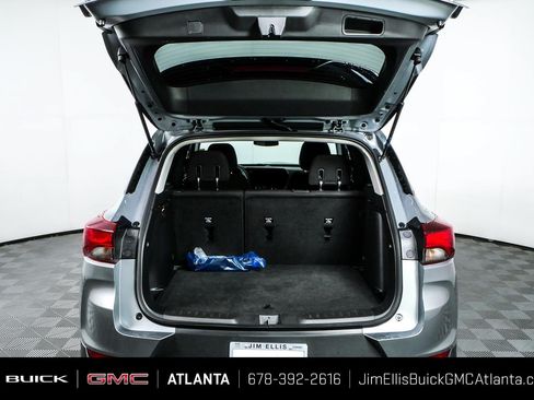 Used 2025 Chevrolet TrailBlazer LT AWD/4WD image 28