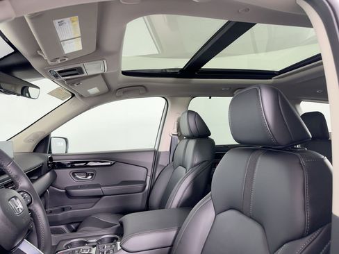 New 2025 Honda Pilot Touring image 14