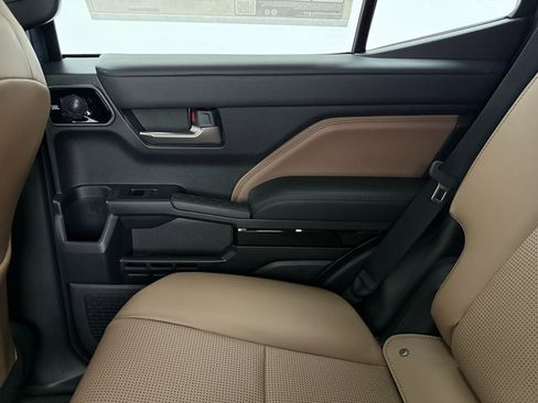 New 2026 Toyota 4Runner Limited image 32