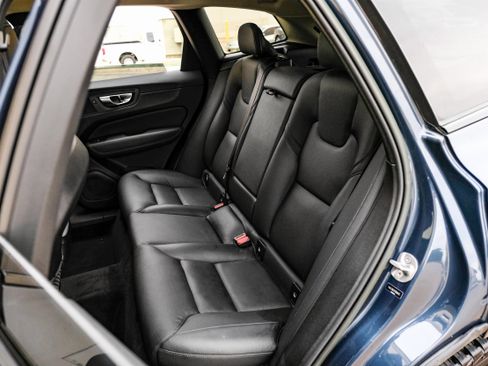 Used 2023 Volvo XC60 B5 Plus image 36