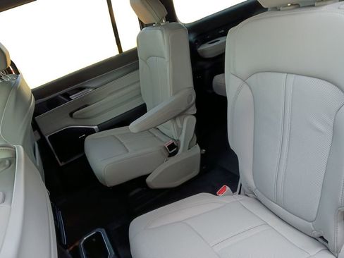 New 2026 Jeep Grand Wagoneer L Limited AWD/4WD image 22