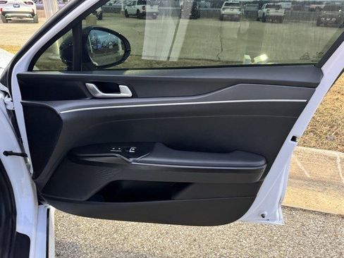 Used 2023 Kia K5 GT-Line image 29