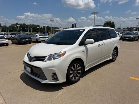 Used 2019 Toyota Sienna XLE w/ XLE Navigation Package AWD/4WD image 7