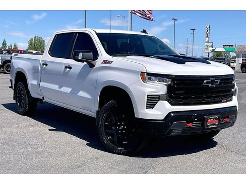 Used 2024 Chevrolet Silverado 1500 LT Trail Boss w/ LT Trail Boss Premium Package AWD/4WD image 2