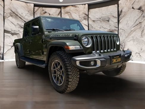 Used 2021 Jeep Gladiator Overland w/ Popular Equipment Package AWD/4WD image 3