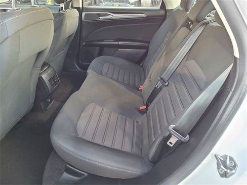Used 2020 Ford Fusion SE image 18