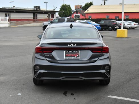 Used 2024 Kia Forte LXS image 7