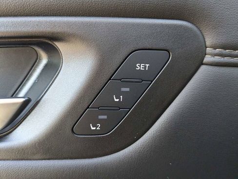 New 2025 Nissan Pathfinder Platinum image 25