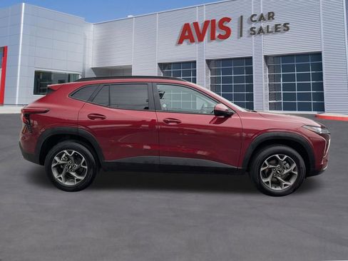 Used 2025 Chevrolet Trax LT w/ LT Convenience Package FWD image 7