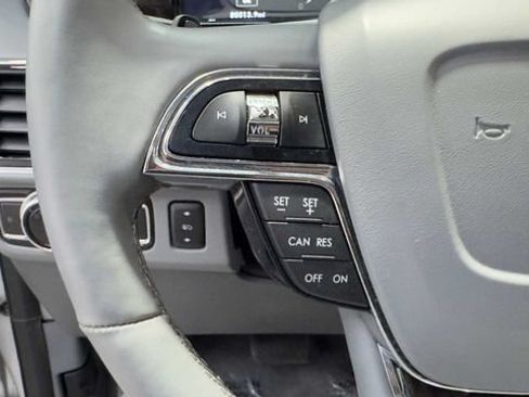 Used 2019 Lincoln Navigator L Select RWD image 32