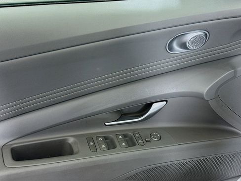 Used 2025 Hyundai Elantra SEL image 15