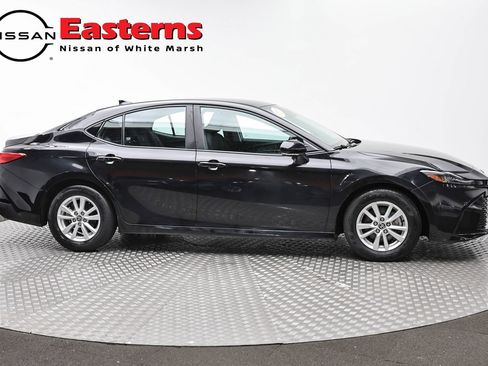 Used 2025 Toyota Camry LE FWD image 4