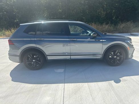 Used 2023 Volkswagen Tiguan SE R-Line FWD image 3
