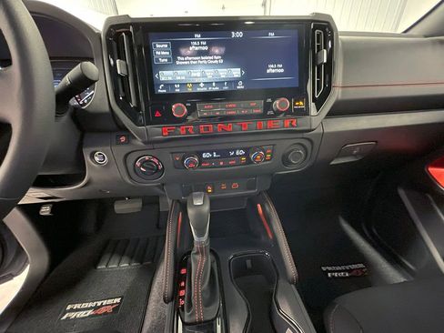 Used 2025 Nissan Frontier PRO-4X image 35