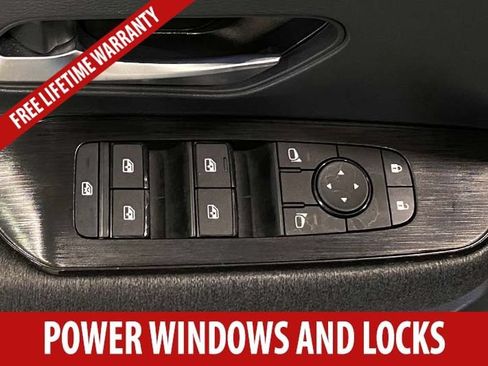 Used 2025 Nissan Kicks SV AWD/4WD image 9