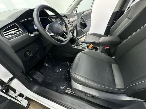Certified 2022 Volkswagen Tiguan SE image 16