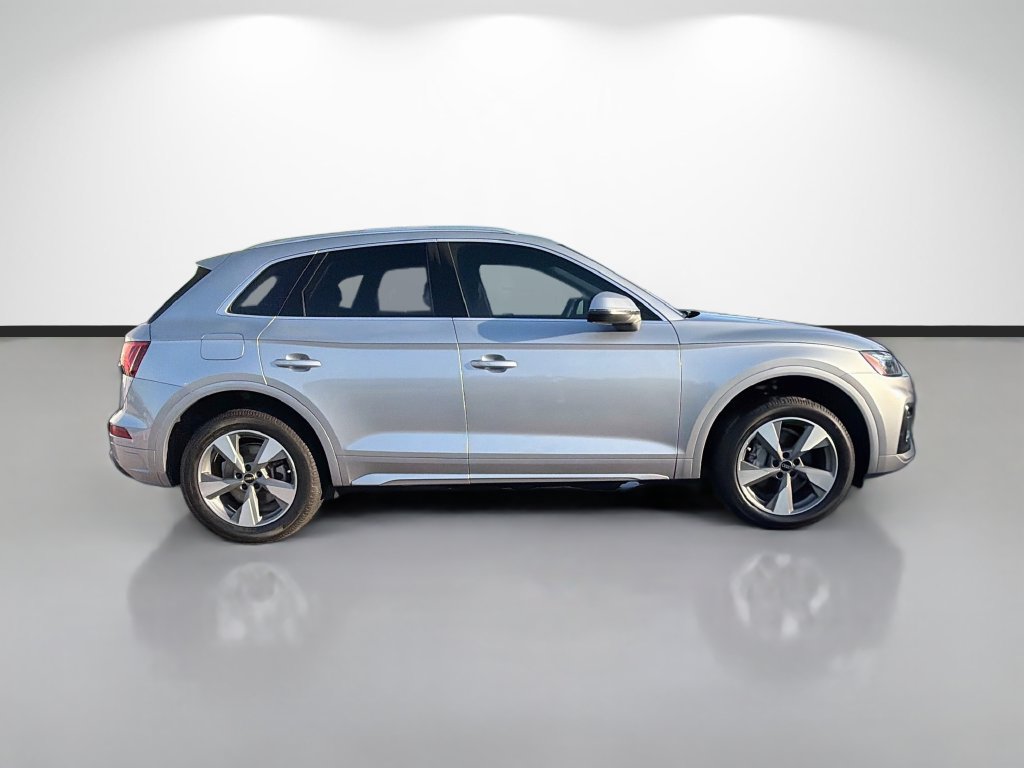 Used 2023 Audi Q5 2.0T Premium w/ Convenience Package AWD/4WD image 2
