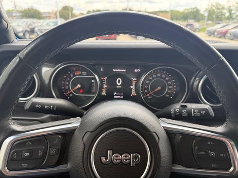Used 2023 Jeep Wrangler Unlimited Sahara AWD/4WD image 7