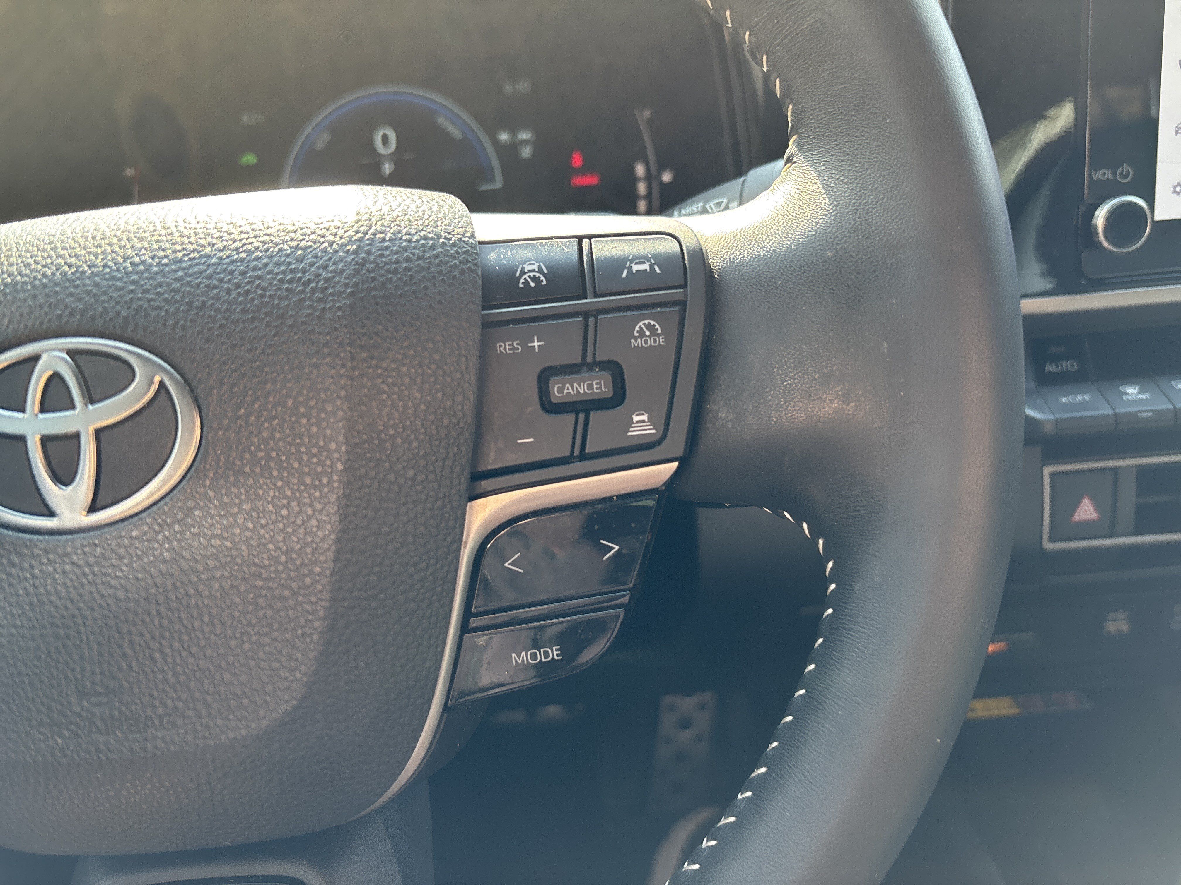Used 2025 Toyota Camry SE FWD image 18