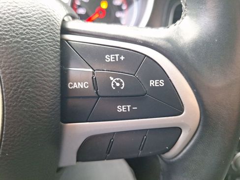Used 2015 Dodge Charger SXT RWD image 18