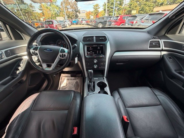 Used 2015 Ford Explorer XLT w/ Equipment Group 202B AWD/4WD image 13